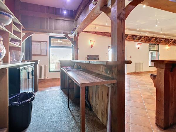 A vendre à Ussac proche Brive la Gaillarde - Local de 260 m² à usages multiples ? Réception, restauration ou habitation