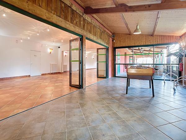 A vendre à Ussac proche Brive la Gaillarde - Local de 260 m² à usages multiples ? Réception, restauration ou habitation