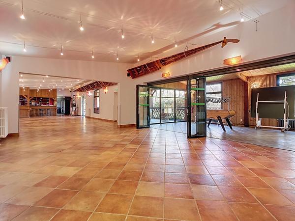 A vendre à Ussac proche Brive la Gaillarde - Local de 260 m² à usages multiples ? Réception, restauration ou habitation