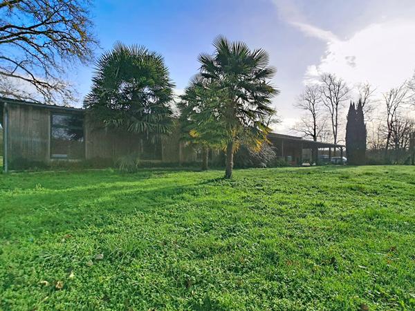 A vendre à Ussac proche Brive la Gaillarde - Local de 260 m² à usages multiples ? Réception, restauration ou habitation