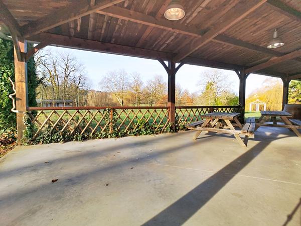 A vendre à Ussac proche Brive la Gaillarde - Local de 260 m² à usages multiples ? Réception, restauration ou habitation