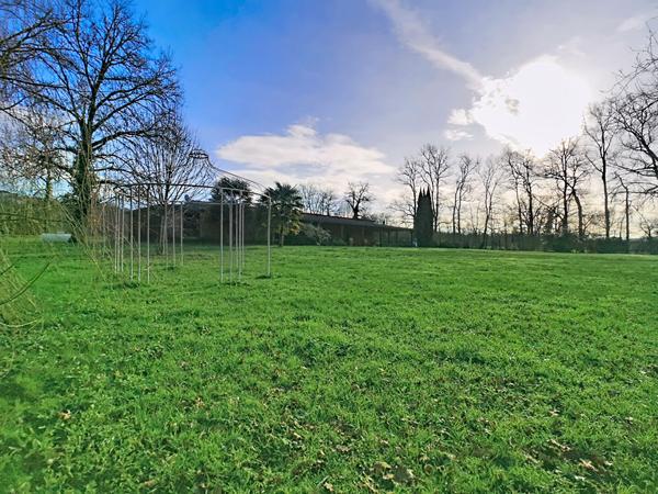 A vendre à Ussac proche Brive la Gaillarde - Local de 260 m² à usages multiples ? Réception, restauration ou habitation