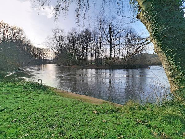 A vendre à Ussac proche Brive la Gaillarde - Local de 260 m² à usages multiples ? Réception, restauration ou habitation