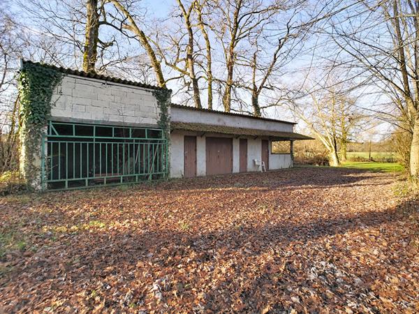 A vendre à Ussac proche Brive la Gaillarde - Local de 260 m² à usages multiples ? Réception, restauration ou habitation