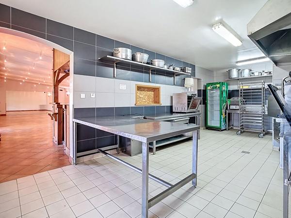 A vendre à Ussac proche Brive la Gaillarde - Local de 260 m² à usages multiples ? Réception, restauration ou habitation