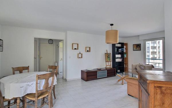 Appartement à vendre    3 pièces • 67 m2 Marseille 8