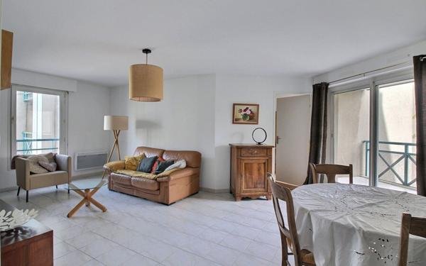 Appartement à vendre    3 pièces • 67 m2 Marseille 8