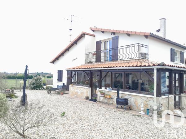 Maison à vendre 8 pièces 232 m² Saint-Aigulin