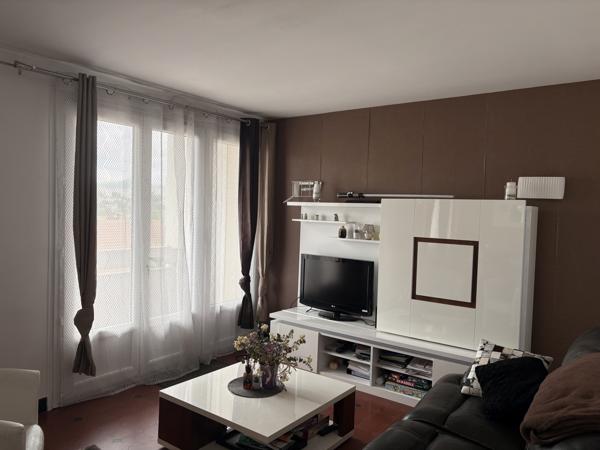 Appartement
                                                                                                                                                                                                                                                                                                                        4 pièce(s)                                                                                                                                                                                                          3 chambre(s)                                                                                                                                                                                                          92  m²