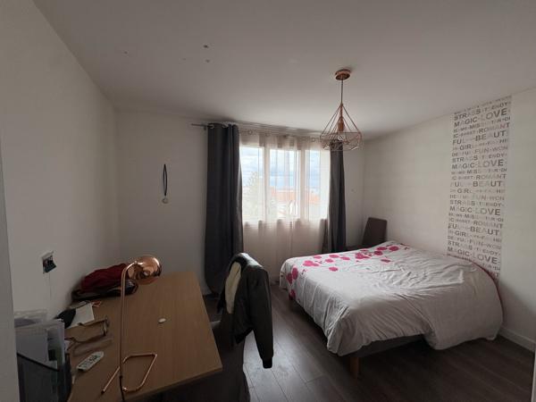 Appartement
                                                                                                                                                                                                                                                                                                                        4 pièce(s)                                                                                                                                                                                                          3 chambre(s)                                                                                                                                                                                                          92  m²