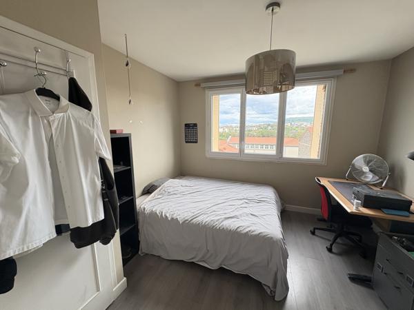 Appartement
                                                                                                                                                                                                                                                                                                                        4 pièce(s)                                                                                                                                                                                                          3 chambre(s)                                                                                                                                                                                                          92  m²