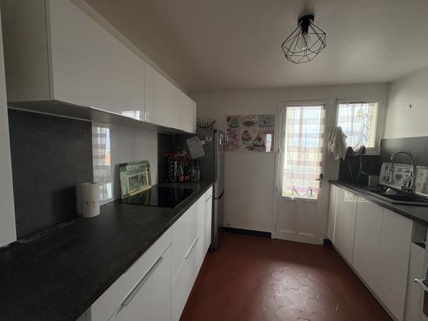 Appartement
                                                                                                                                                                                                                                                                                                                        4 pièce(s)                                                                                                                                                                                                          3 chambre(s)                                                                                                                                                                                                          92  m²