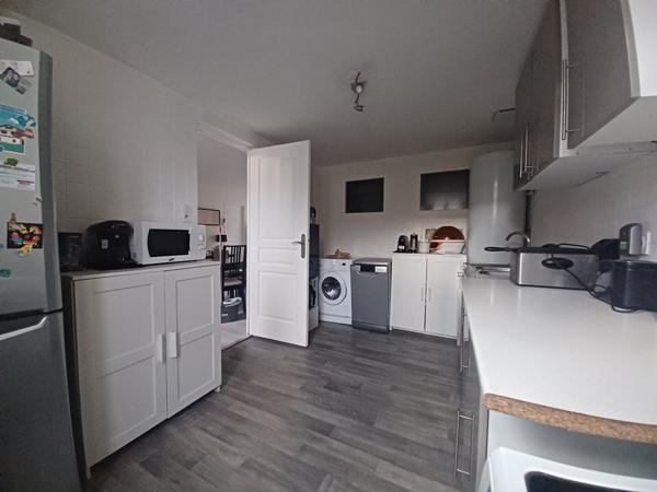 33440 Ambares et Lagrave - Maison 3 pièces 70 m² A VENDRE à 15 minutes de Bordeaux .