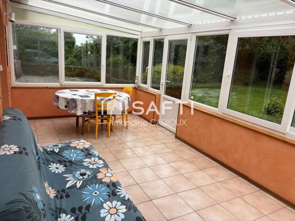 belle maison avec jardin arborer