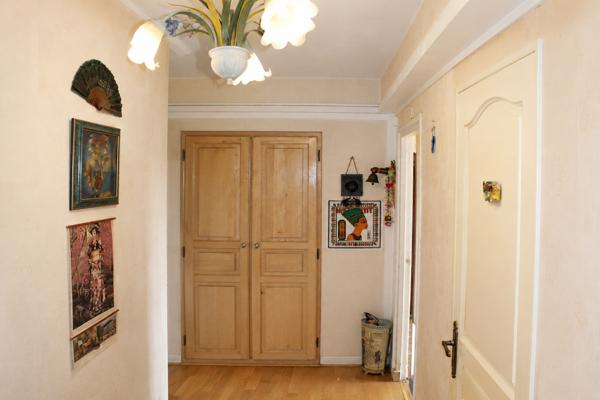 Appartement
         3 pièces
        - 53 m² 149 000 € *