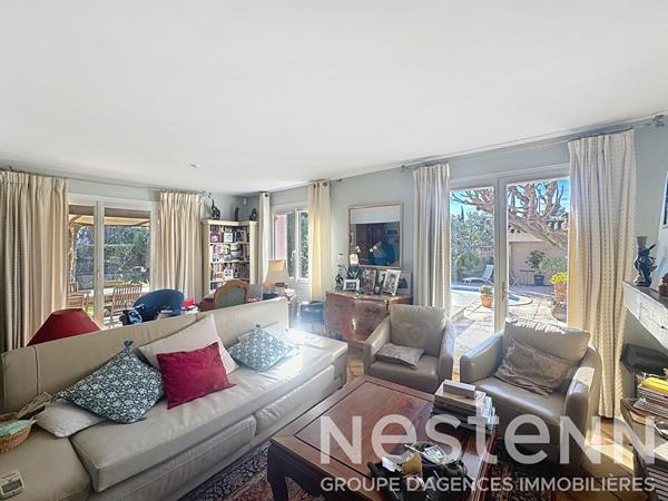 Maison de plain-pied à vendre à Saint-Rémy-de-Provence, 116 m² sur 1000 m² avec piscine et pool house