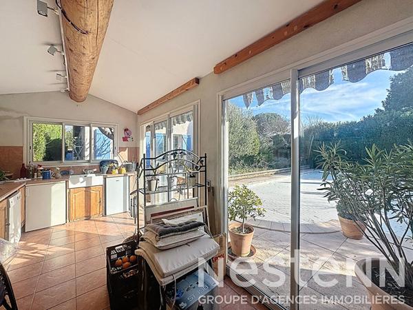 Maison de plain-pied à vendre à Saint-Rémy-de-Provence, 116 m² sur 1000 m² avec piscine et pool house