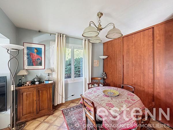 Maison de plain-pied à vendre à Saint-Rémy-de-Provence, 116 m² sur 1000 m² avec piscine et pool house