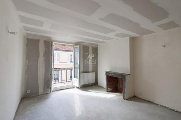 PARIS 18ÈME - RUE JEAN ROBERT - AU PIED DU MÉTRO MARX DORMOY. 227 900 € **  - Référence  6832-NG