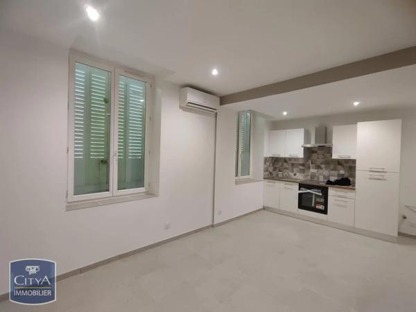 Appartement à louer 4 pièces 74.39m² Nîmes (30000)