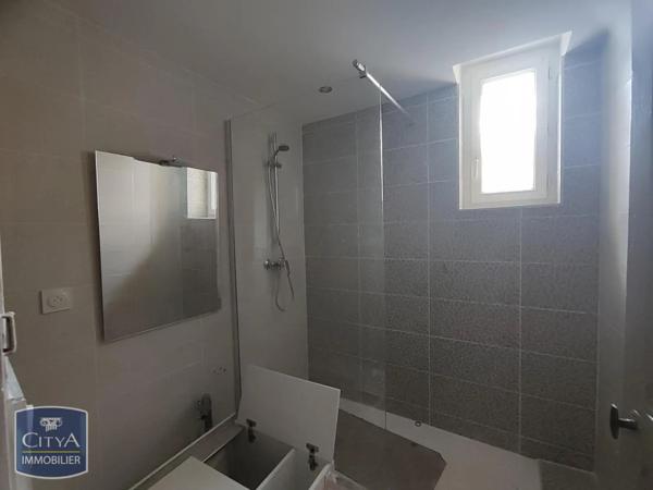 Appartement à louer 4 pièces 74.39m² Nîmes (30000)