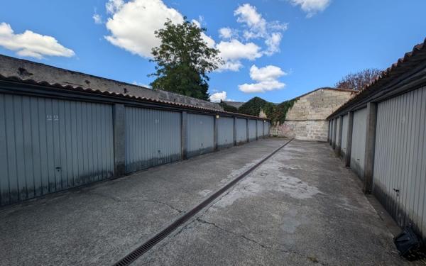 Stationnement à louer