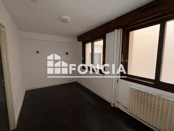 Location Studio 18.7 m² - PLACE CHARLES DE GAULLE - 64 RUE DENIS FORESTIER Cahors 46000