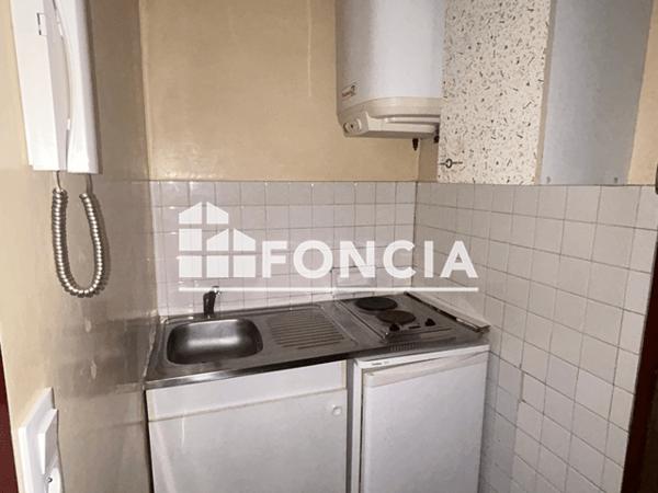 Location Studio 18.7 m² - PLACE CHARLES DE GAULLE - 64 RUE DENIS FORESTIER Cahors 46000