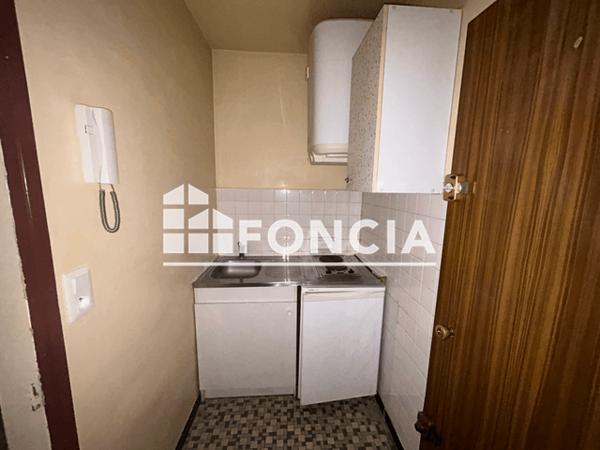 Location Studio 18.7 m² - PLACE CHARLES DE GAULLE - 64 RUE DENIS FORESTIER Cahors 46000