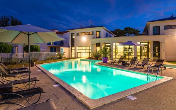 SAINT-PALAIS-SUR-MER – DUPLEX 3 PIÈCES VENDU MEUBLÉ AVEC PISCINE