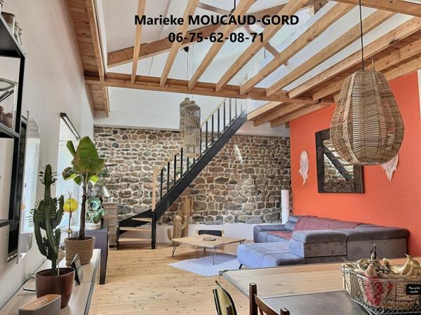 Beauzac 43590 magnifique ferme pierre rénovée 207m² 4 chambres terrain 780m²