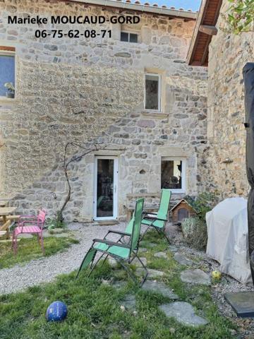 Beauzac 43590 magnifique ferme pierre rénovée 207m² 4 chambres terrain 780m²