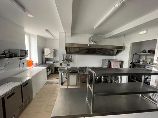 Secteur Avignon, Le Pontet (84) - Murs d'hôtel 30 chambres