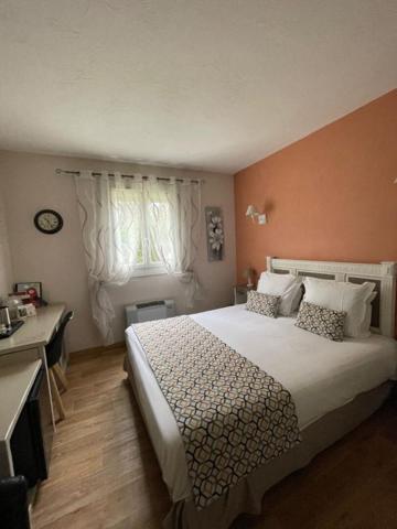 Secteur Avignon, Le Pontet (84) - Murs d'hôtel 30 chambres