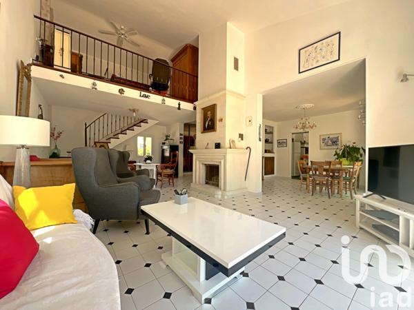 Maison traditionnelle 5 pièces de 193 m² à Istres (13800)