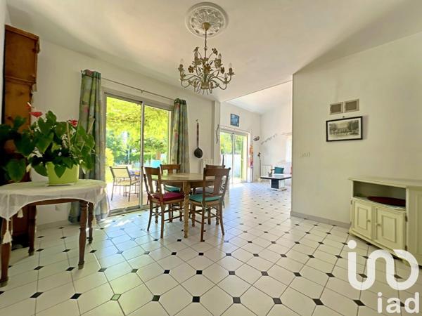 Maison traditionnelle 5 pièces de 193 m² à Istres (13800)