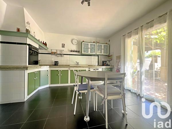 Maison traditionnelle 5 pièces de 193 m² à Istres (13800)