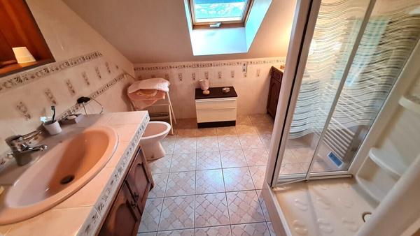 Propriété 170m²: hab principal 151m² + Gite 19m² + dép 138m² / 6841m²