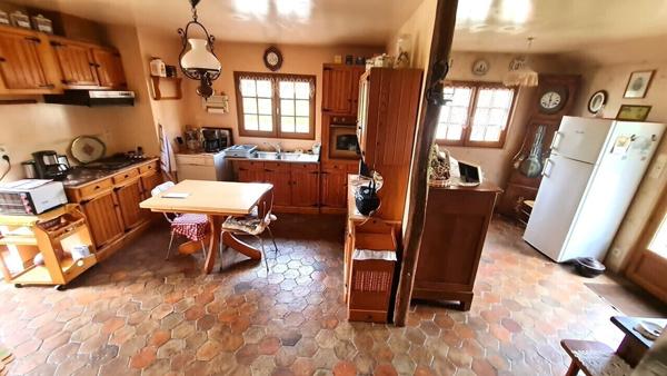 Propriété 170m²: hab principal 151m² + Gite 19m² + dép 138m² / 6841m²