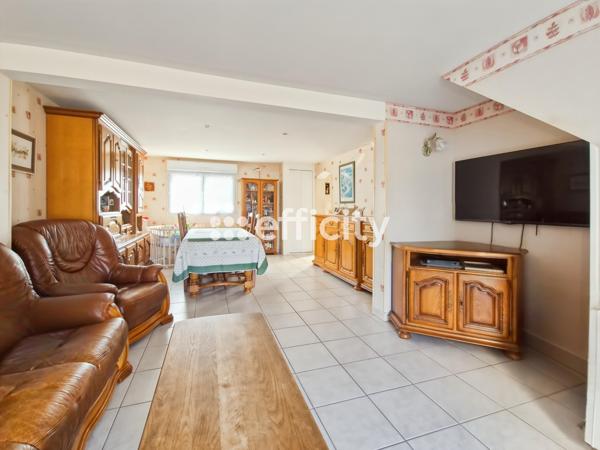 Maison
         6 pièces
        - 127 m² Bien prestige 528 000 € *