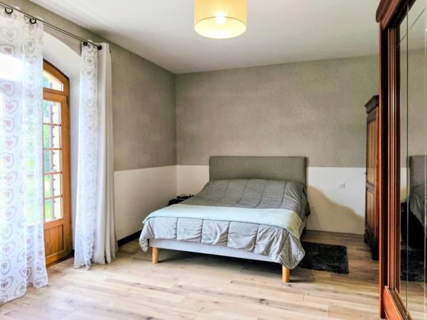 Maison de caractère 262m2 sur 4 ha avec étangs privés à THIVIERS (24) 717 000€ FAI