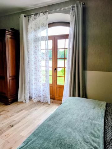 Maison de caractère 262m2 sur 4 ha avec étangs privés à THIVIERS (24) 717 000€ FAI