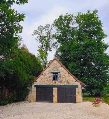 Maison de caractère 262m2 sur 4 ha avec étangs privés à THIVIERS (24) 717 000€ FAI