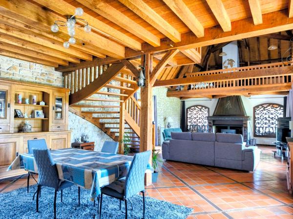 Maison de caractère 262m2 sur 4 ha avec étangs privés à THIVIERS (24) 717 000€ FAI