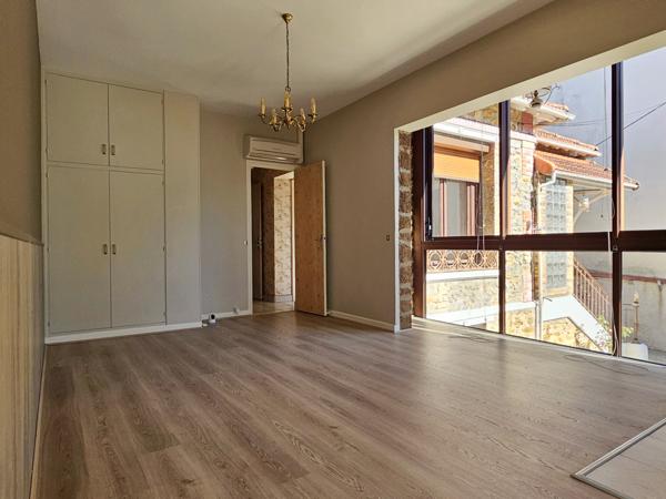 Brunoy (91800) Meulière sur sous-sol total avec jardin !