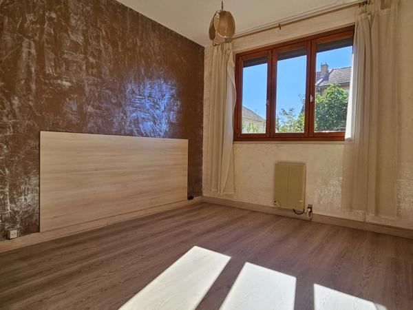 Brunoy (91800) Meulière sur sous-sol total avec jardin !