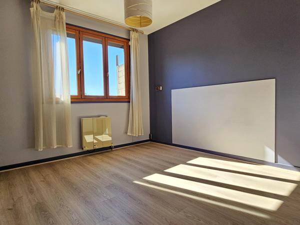 Brunoy (91800) Meulière sur sous-sol total avec jardin !