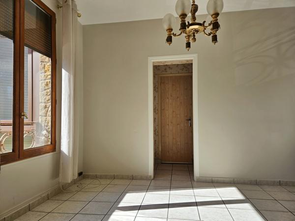 Brunoy (91800) Meulière sur sous-sol total avec jardin !