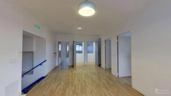 Locaux de bureaux 239 m² au sol (235,94 m² Carrez)
