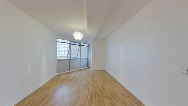 Locaux de bureaux 239 m² au sol (235,94 m² Carrez)